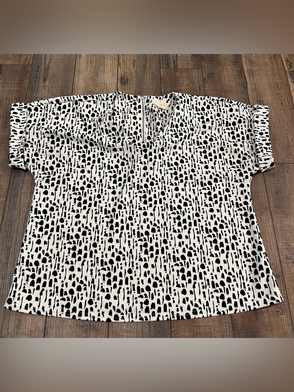 Melloday Womens Short Sleeve Black And White Print Top Size M Back Zip